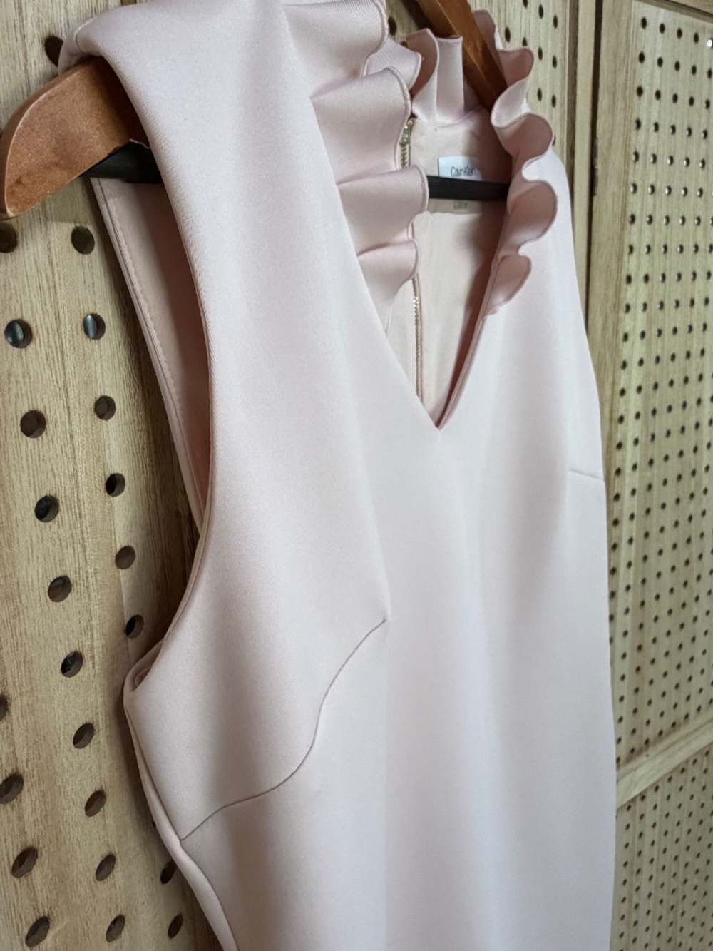 Calvin Klein Premium Scuba Crepe Ruffle V-Neck Sheath Dress Blush Pink Size 12 - Picture 7 of 13
